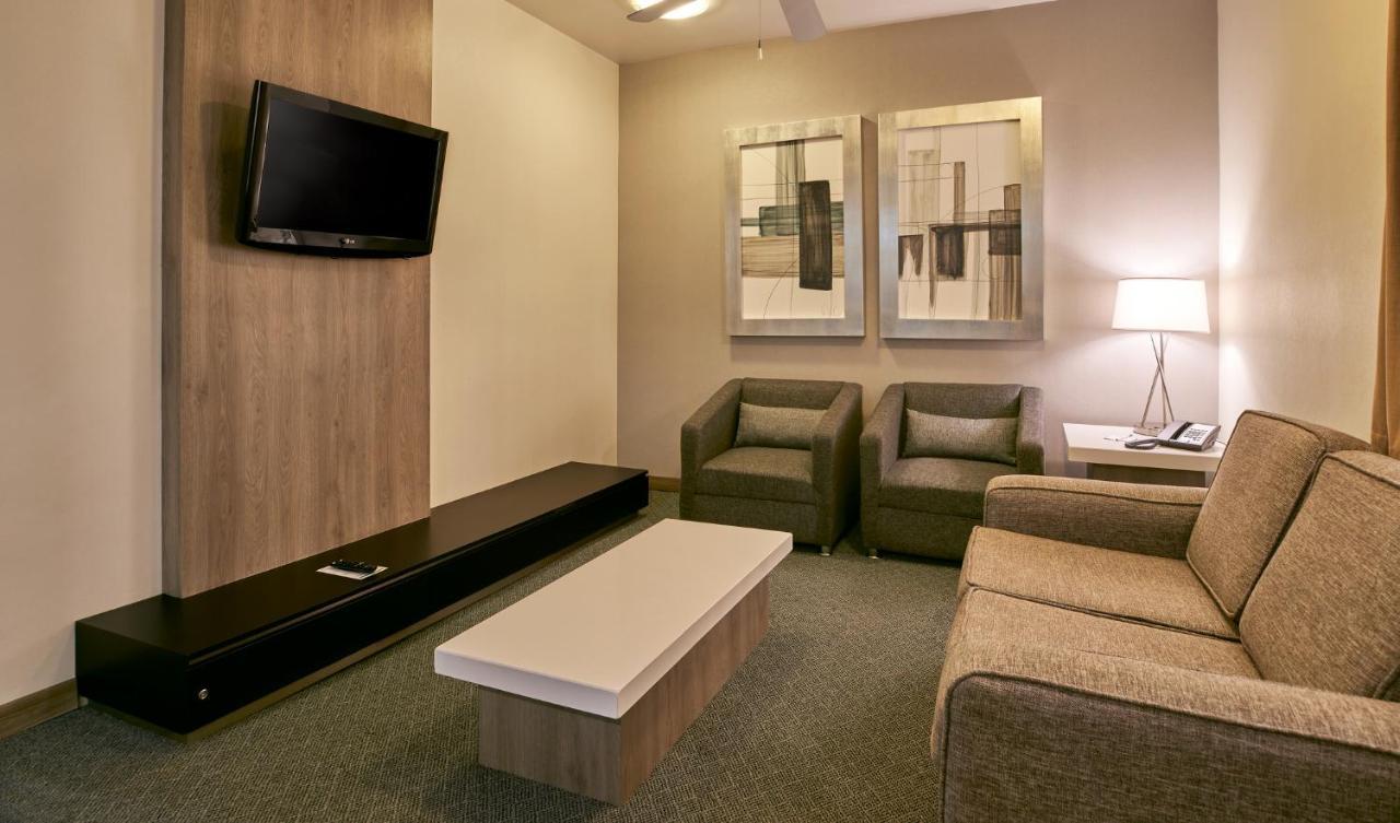 Hotel & By Ihg
