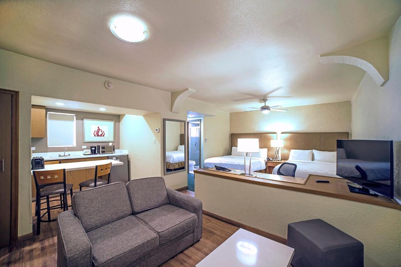 Hotel Holiday Inn & Suites Chihuahua Expo By Ihg 5*