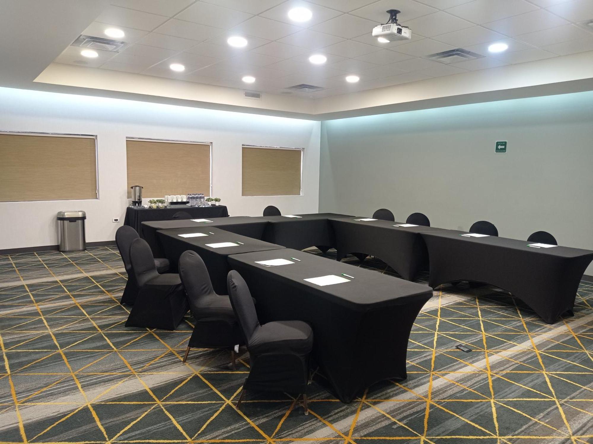 Holiday Inn & Suites Chihuahua Expo By Ihg 5*
